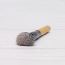 Load image into Gallery viewer, Highlighting Makeup Brush - Bamboo