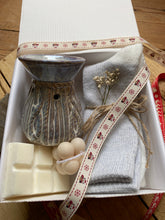 Load image into Gallery viewer, Pampering Gift Box 1