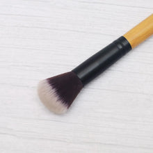 Load image into Gallery viewer, Highlighting Makeup Brush - Bamboo
